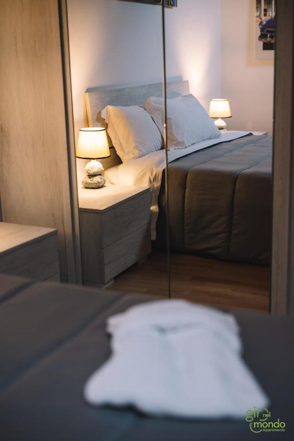Giro Nel Mondo Apartments Catania Bagian luar foto