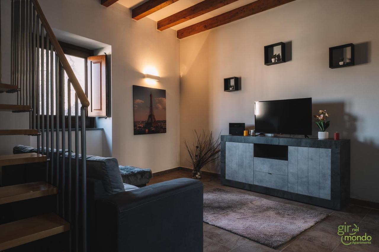 Giro Nel Mondo Apartments Catania Bagian luar foto