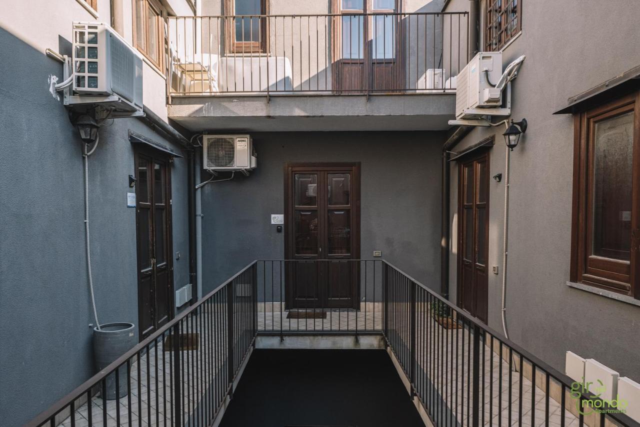Giro Nel Mondo Apartments Catania Bagian luar foto