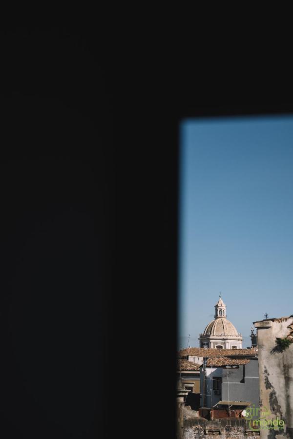 Giro Nel Mondo Apartments Catania Bagian luar foto