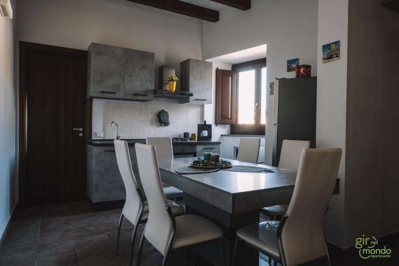 Giro Nel Mondo Apartments Catania Bagian luar foto