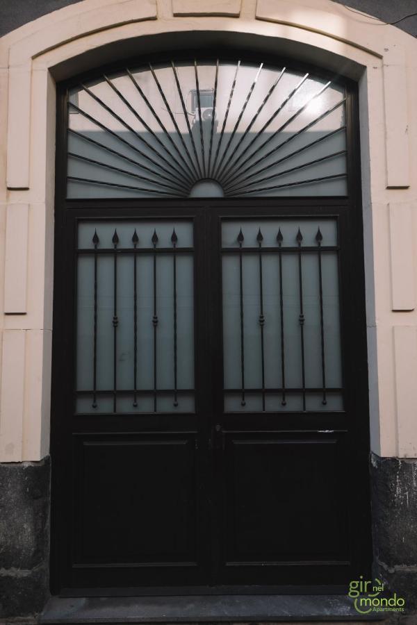 Giro Nel Mondo Apartments Catania Bagian luar foto