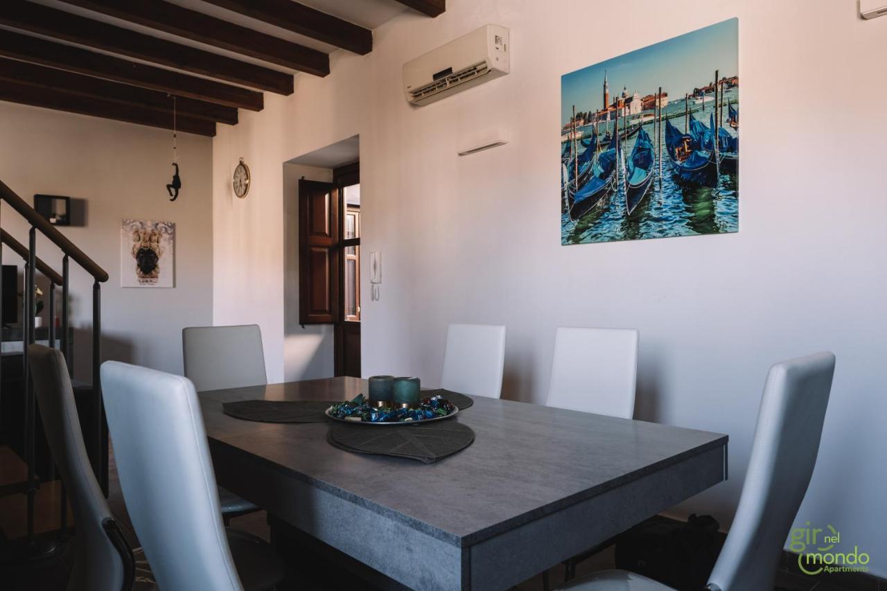 Giro Nel Mondo Apartments Catania Bagian luar foto