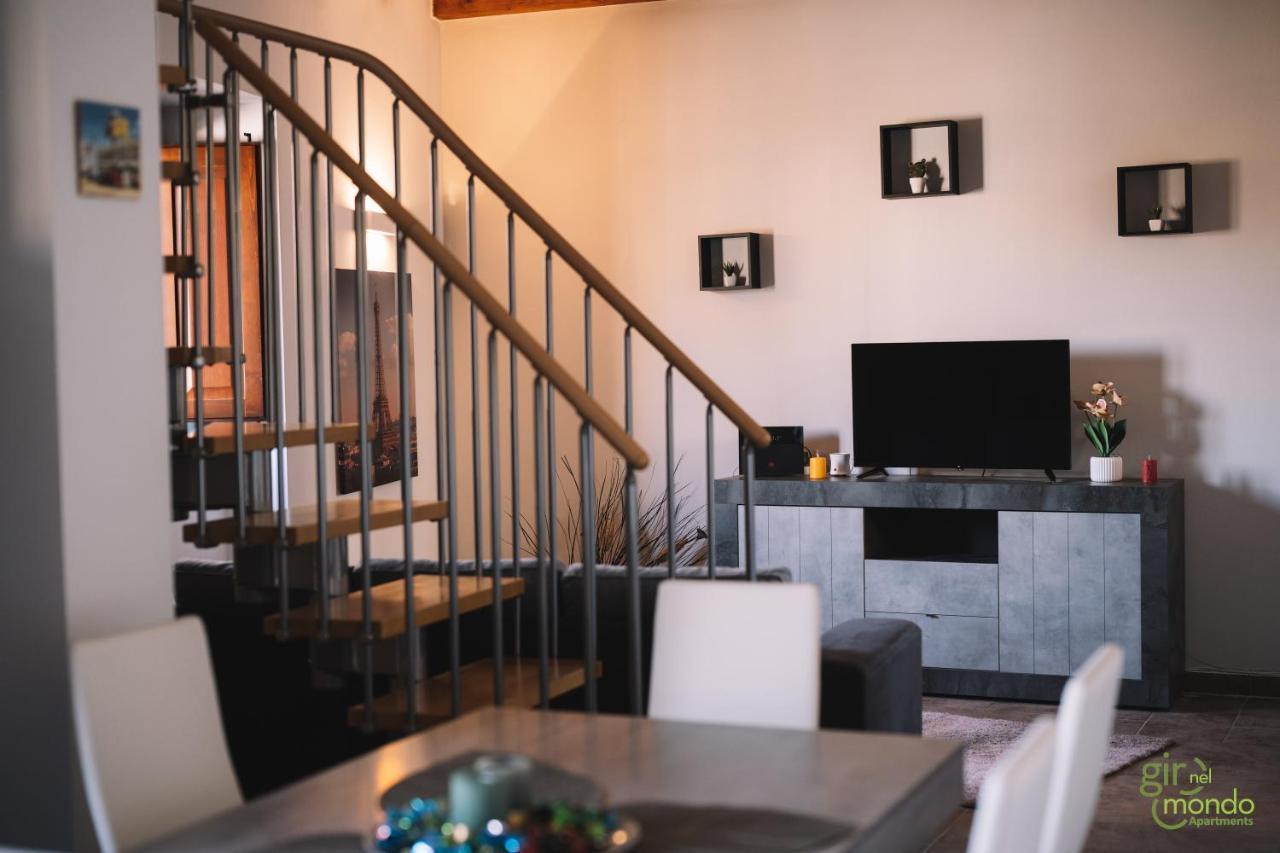 Giro Nel Mondo Apartments Catania Bagian luar foto